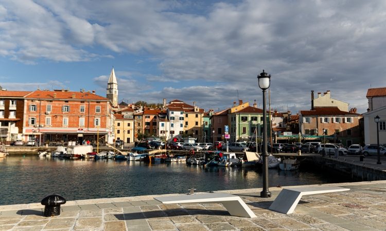 Izola uvaja nov prometni režim in spremembe v delovanju občinskih organov