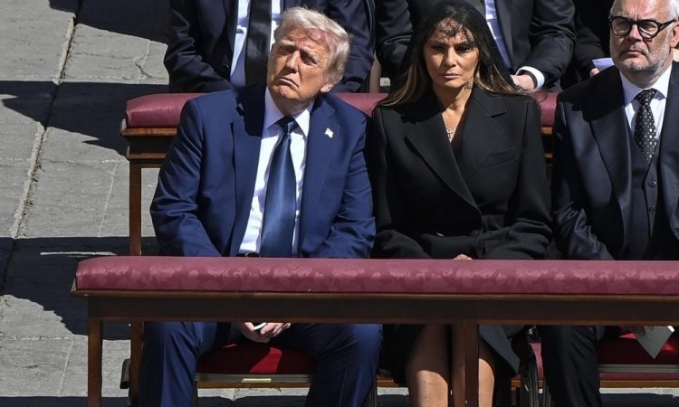 Trump in Zelenski pred pogrebom papeža Frančiška opravila zasebno srečanje