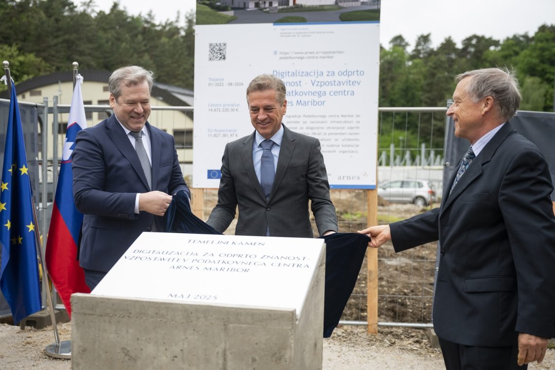 Podatkovni center simbol novega obdobja