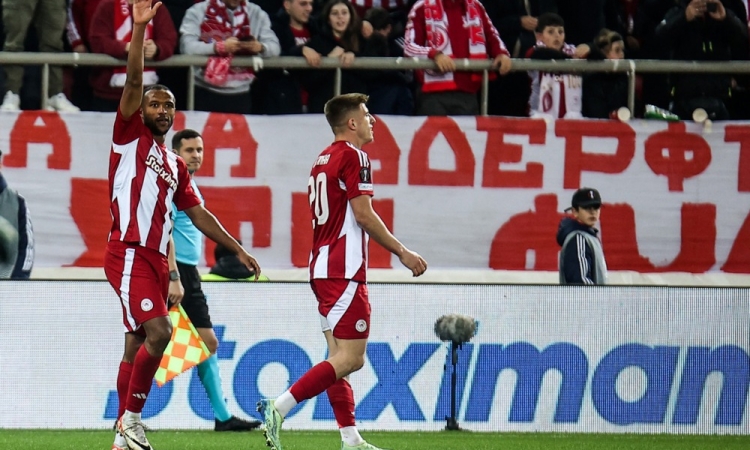 Olympiakos z zmago na derbiju potrdil naslov grškega prvaka 