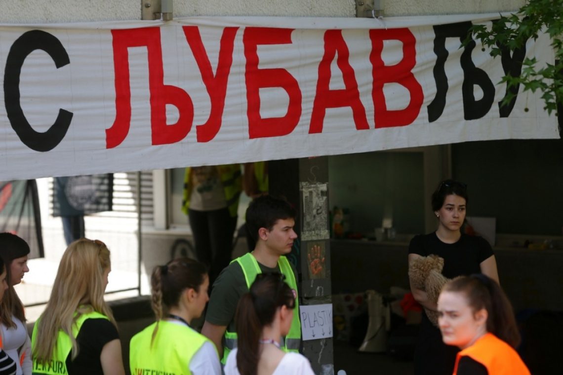 Srbski študenti z ultramaratonom opozorili Bruselj na razmere v Srbiji