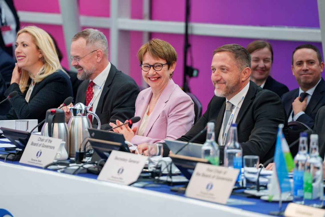 Slovenija predala predsedovanje Svetu guvernerjev EBRD evropskemu komisarju