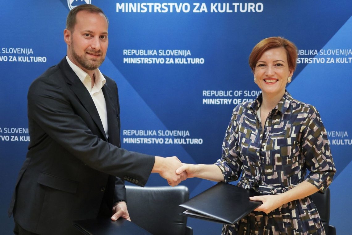Ministrstvo podpisalo pogodbo za opremo Kulturnega doma Črnomelj