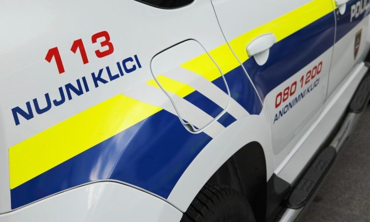 Prometna nesreča pri Pivki terjala dve življenji