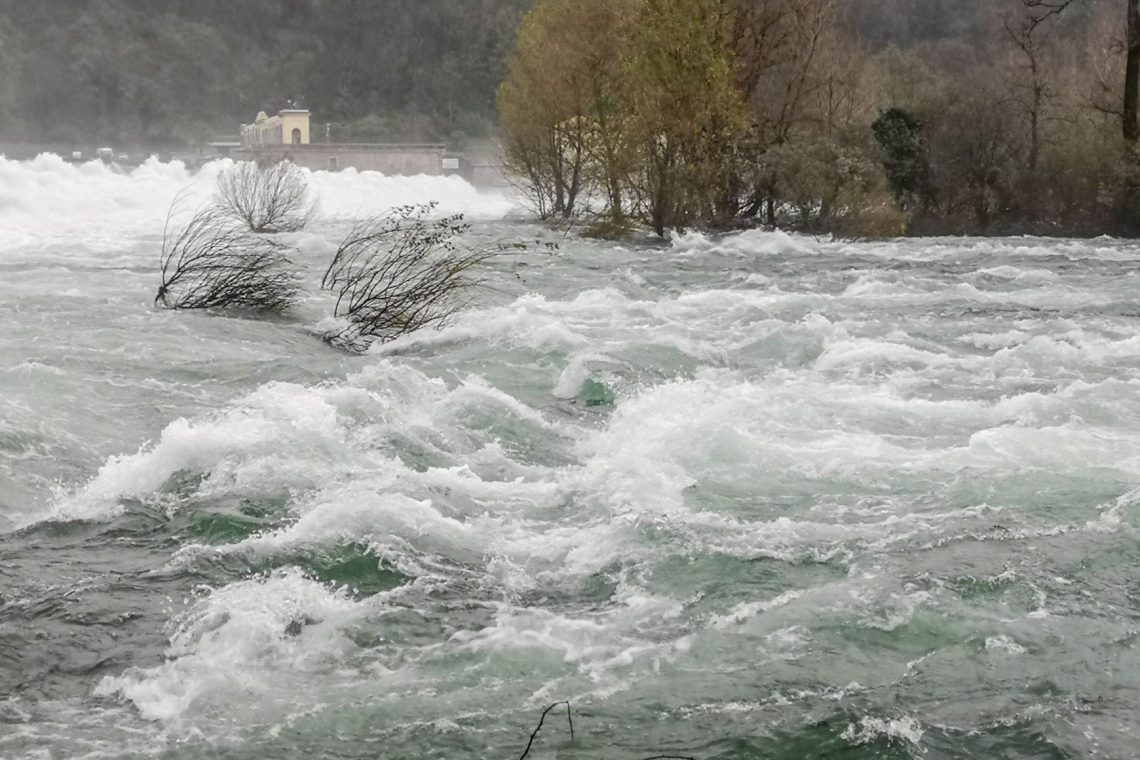 Osem občin bo testiralo vozila in opremo za obrambo pred poplavami