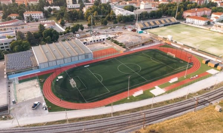 V Sežani odprli prenovljen atletski stadion in nogometno igrišče