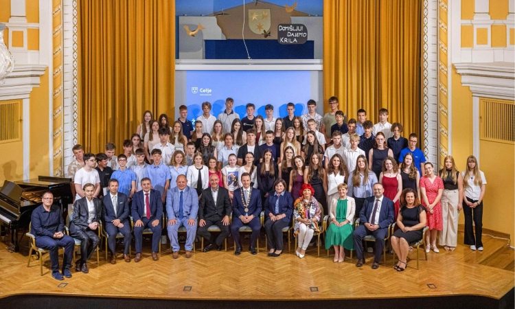 V Celju nagradili 64 najuspešnejših osnovnošolcev