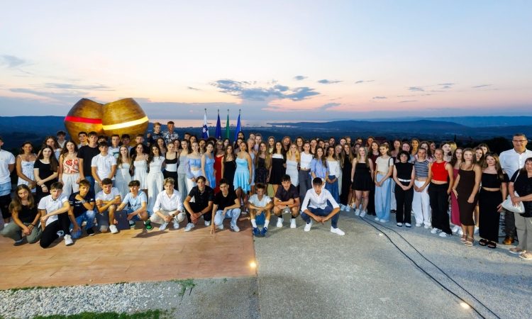 V Kopru z odliko šolanje zaključilo 106 osnovnošolcev