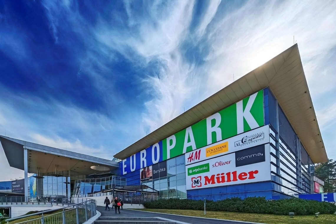 Europark Maribor to noč brezplačno odpira parkirno hišo zaradi napovedanih neviht