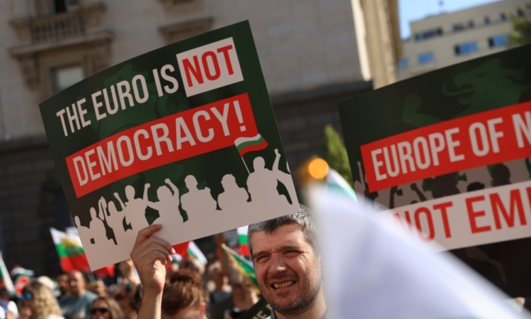 EU podprla bolgarski prevzem evra z letom 2026