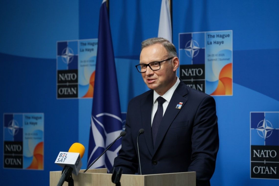 Zelenski podelil poljskemu predsedniku Dudi najvišje ukrajinsko odlikovanje
