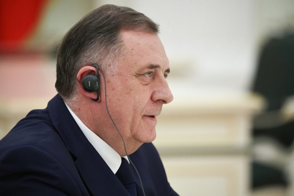 Sodišče BiH po zaslišanju preklicalo tiralico za Miloradom Dodikom