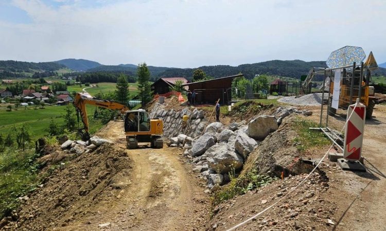Sanacija plazov in vodotokov se nadaljuje na več območjih