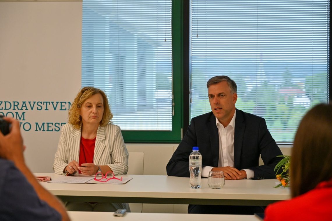 Novo mesto zavrača očitke o zanemarjanju pediatrije in opozarja na sistemske težave