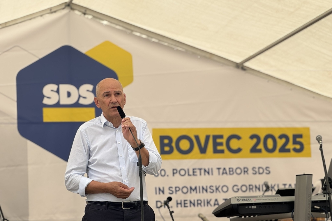 Janša: Vlada sprejema zakone, ki rušijo temelje zdrave družbe