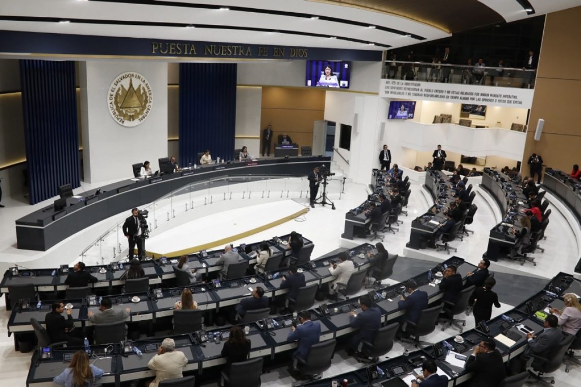 El Salvador uzakonil neomejeno predsedniško ponovno izvolitev