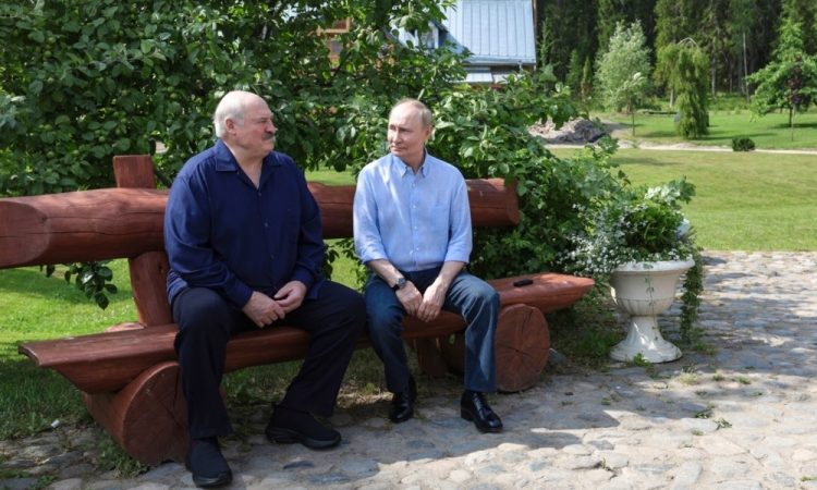 Kremelj dopušča možnost srečanja med Putinom in Zelenskim ob izpolnjenih pogojih