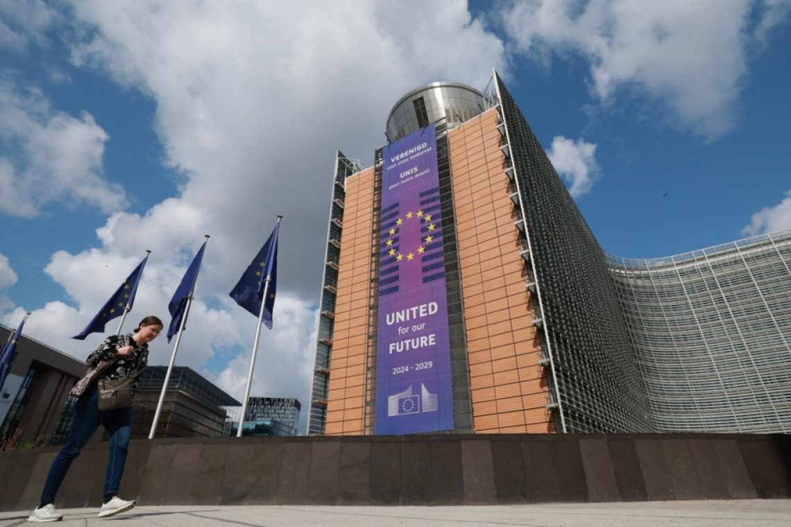 EU pozvala Izrael k širšemu dostopu pomoči v Gazo in obsodila smrt novinarjev