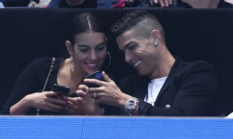 Cristiano Ronaldo in Georgina Rodríguez po osmih letih oznanila zaroko