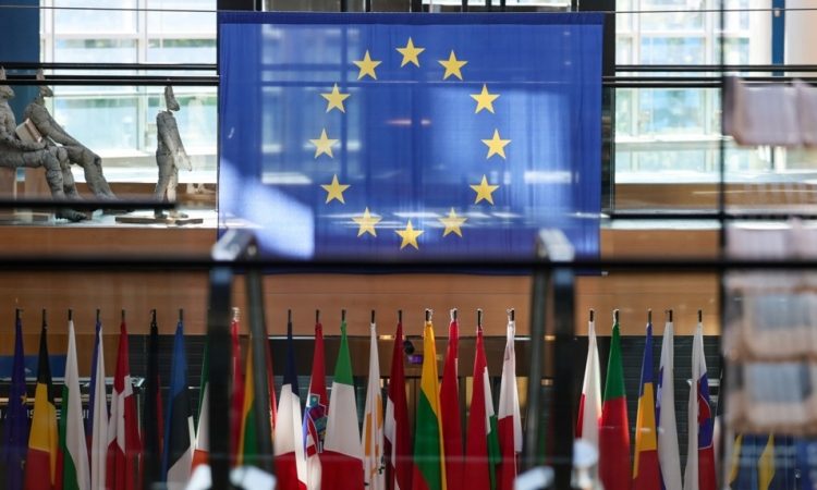 Evropejci si želijo močnejše in bolj enotne Evropske unije