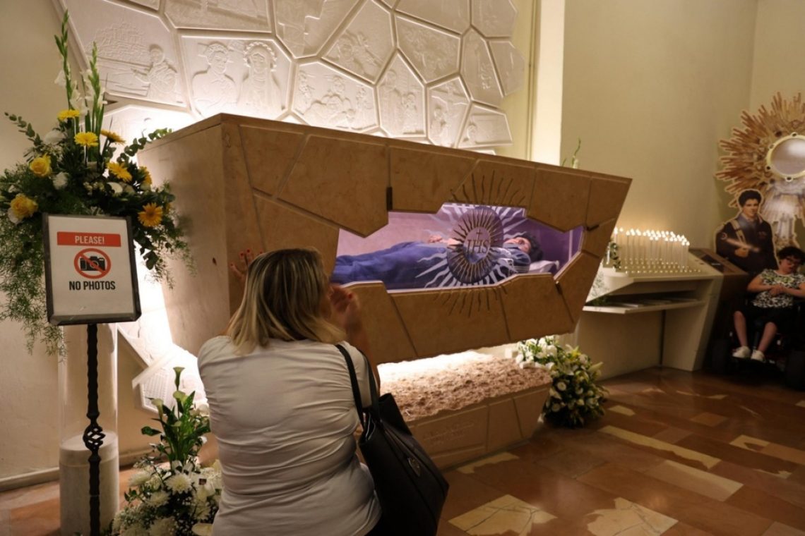 Carlo Acutis postal prvi milenijski svetnik Katoliške cerkve