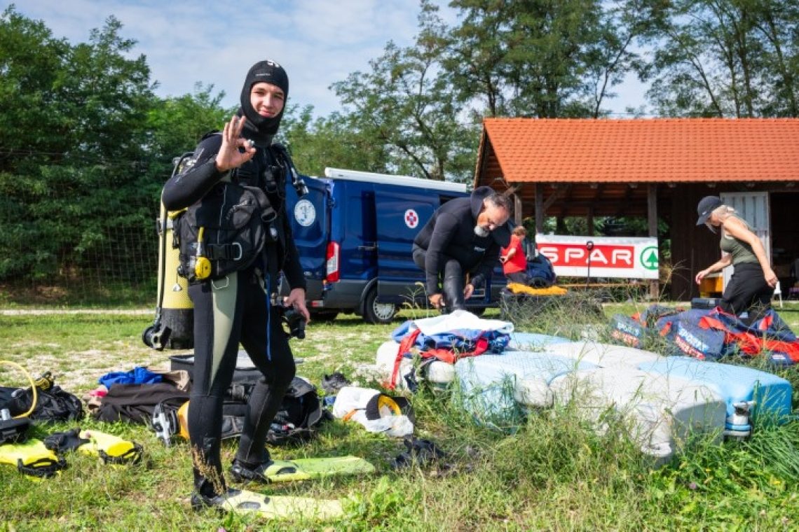 Soboško jezero očistili potapljači in učenci murskosoboških osnovnih šol