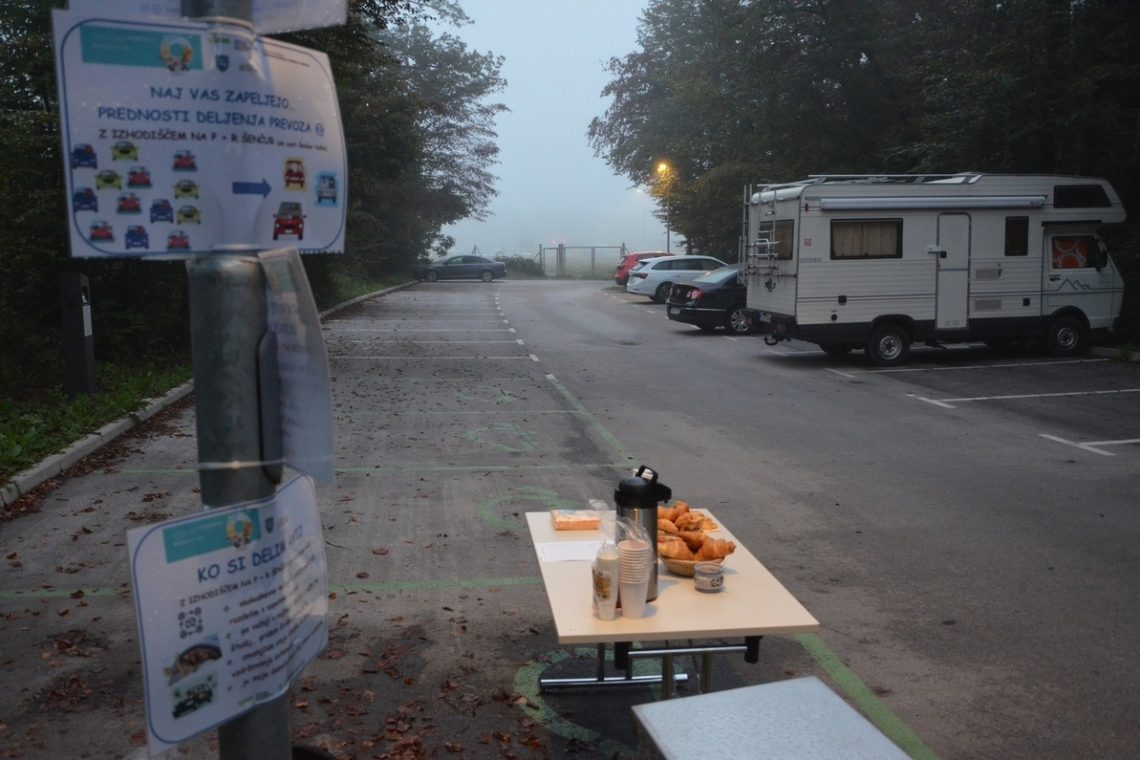 Kava, rogljički in pogovori prebudili petkovo jutro na P+R Šenčur