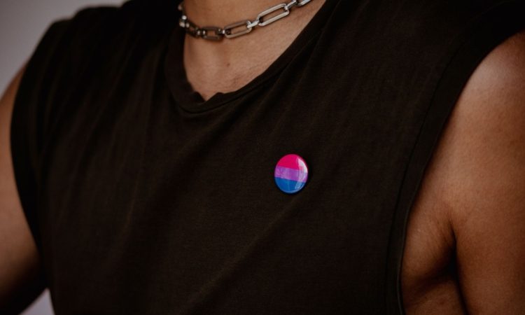Biseksualni moški opozarjajo na pogostejše zanikanje njihove identitete