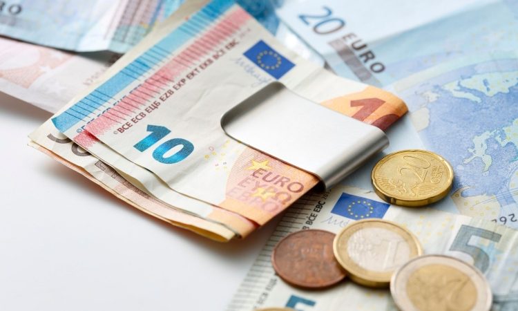 Gospodarski krog opozarja: Božičnica naj bo nagrada, ne obveznost
