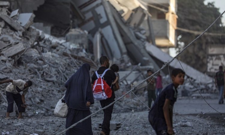 Rdeči križ zaradi izraelskega bombardiranja zapušča mesto Gaza, Izrael izdal zadnje opozorilo civilistom