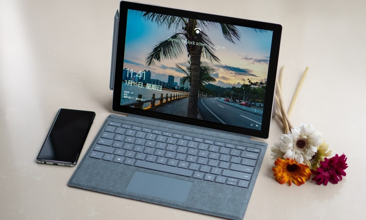 Microsoft podaljšal podporo za Windows 10, potrošniške organizacije zahtevajo trajno rešitev
