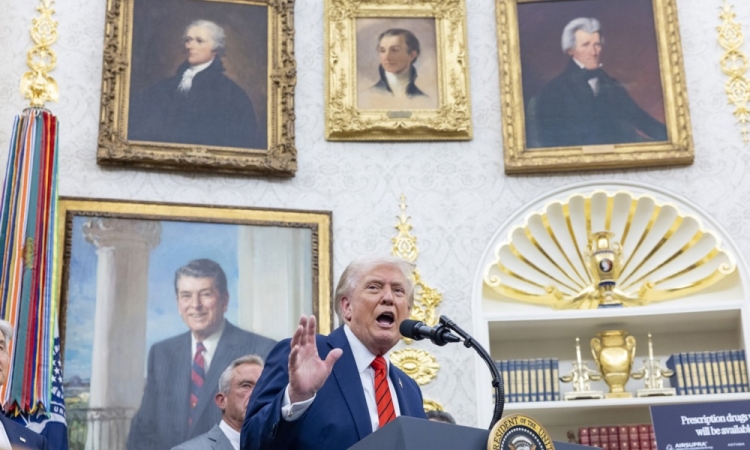 Trump napovedal 100-odstotne carine na ves uvoz iz Kitajske