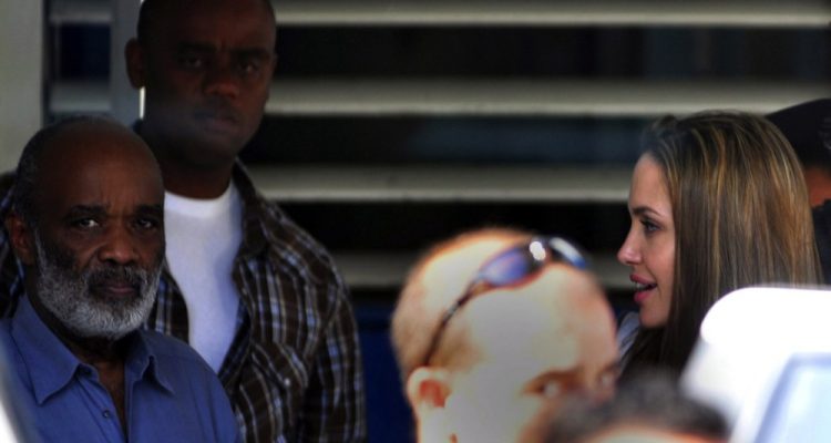 Ob obisku Angeline Jolie v Ukrajini naj bi njenega šoferja vpoklicali v vojsko