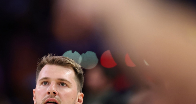 Phoenix prizadejal jezernikom prvi poraz po sedmih zmagah, Dončić blestel z 38 točkami