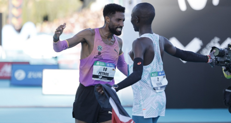 Kenijca John Korir in Joyciline Jepkosgei zmagala na maratonu v Valencii