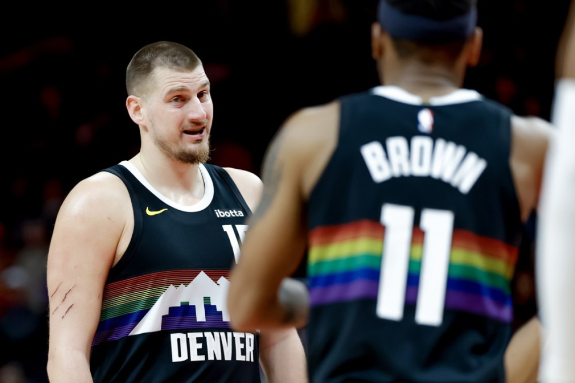 Nikola Jokić se je izognil hujši poškodbi kolena