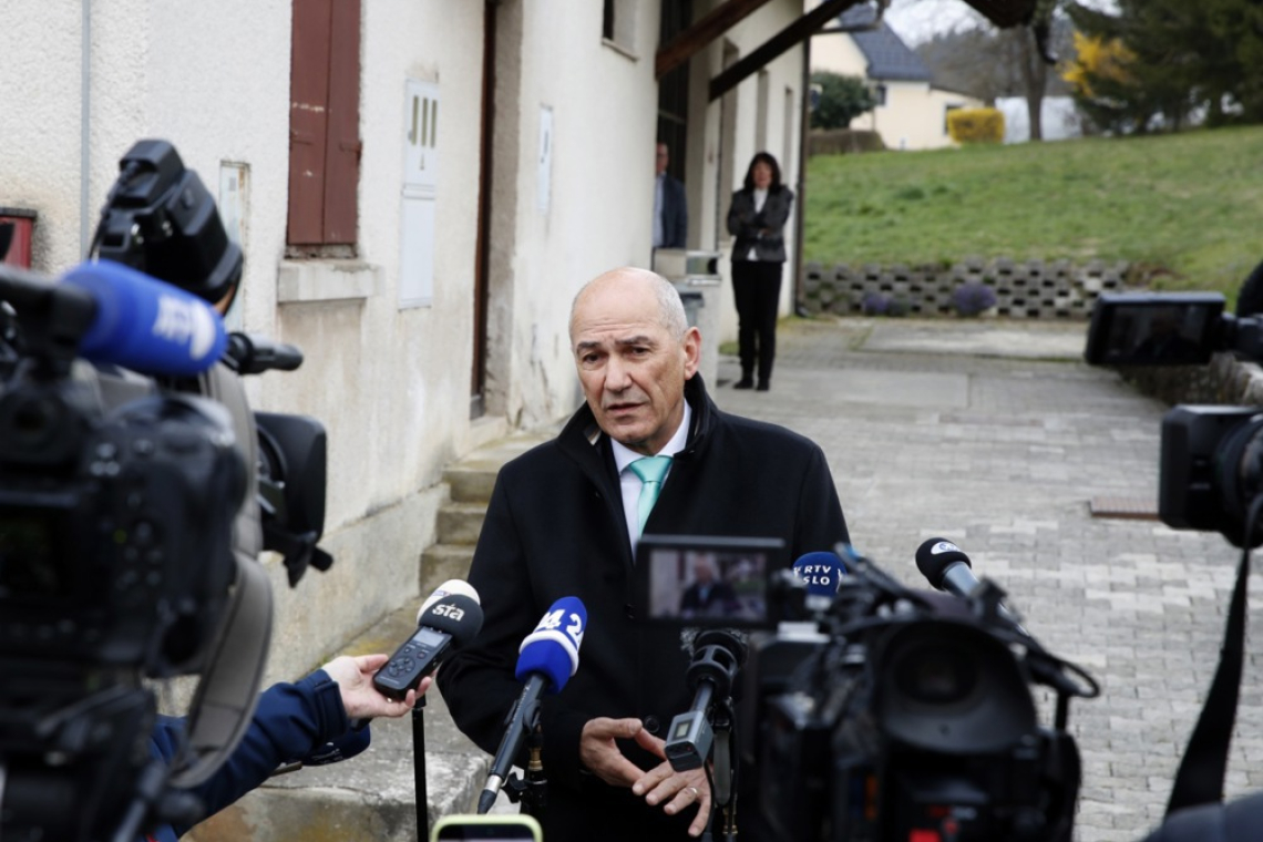 Politični vrh ob glasovanju poudarja pomen volitev