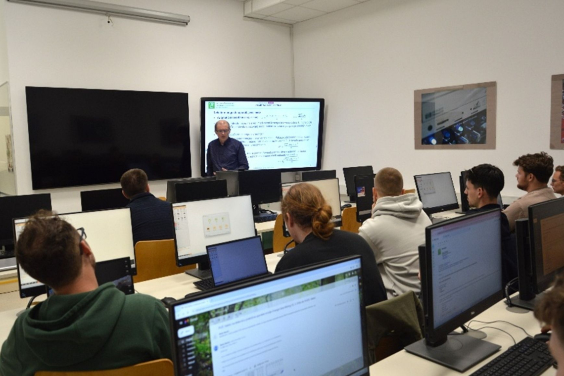 Študenti v Novem mestu nadgrajujejo znanje na področju podatkov in 3D tiska