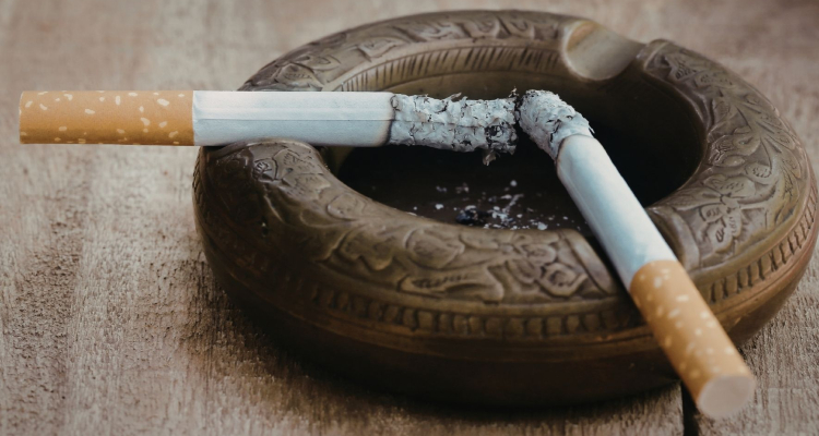 Ponovno prižiganje cigaret prinaša večje tveganje